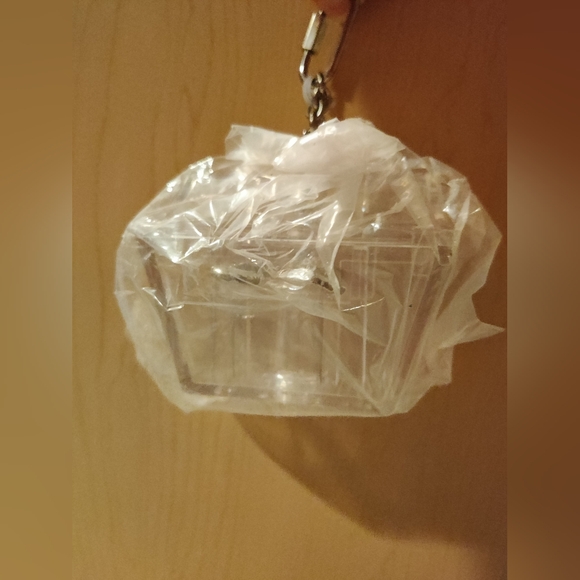 Parrot Treasure Chest Foraging Toy - Picture 1 of 2